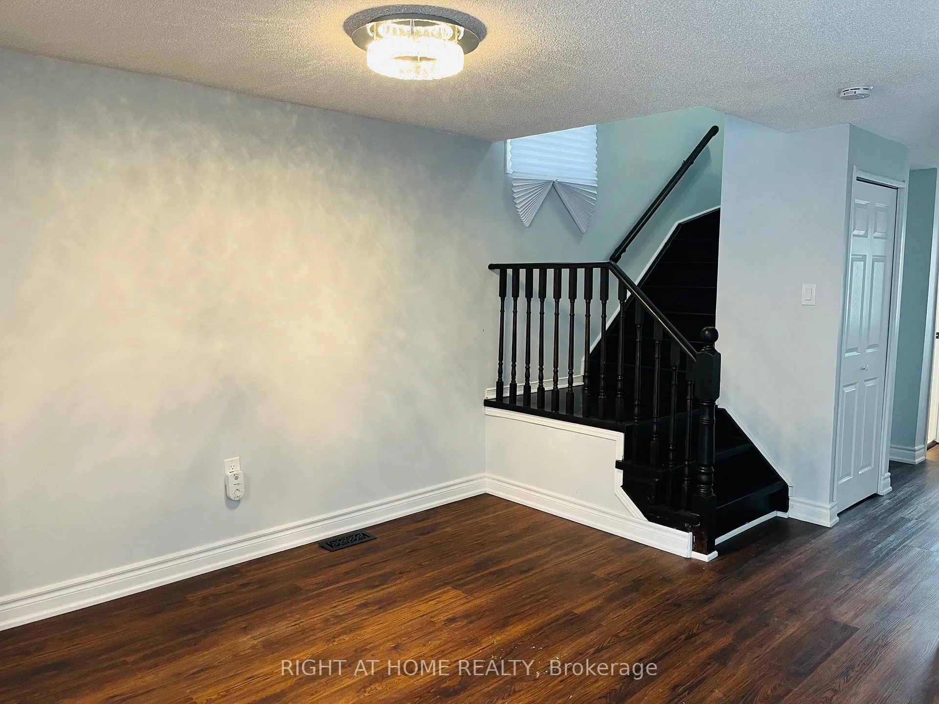 Photo 3 of 221 Hickling Trail, Barrie, Grove East — HOMEH