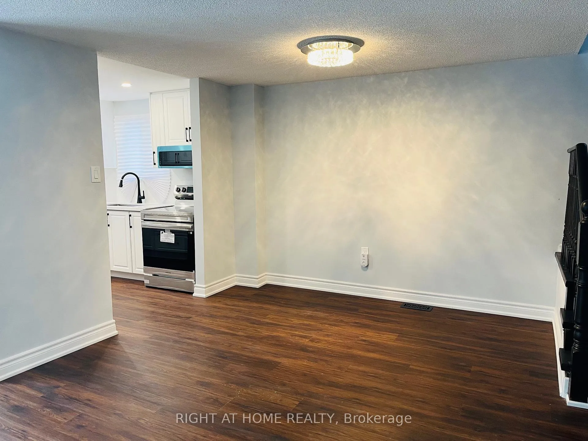 Photo 7 of 221 Hickling Trail, Barrie, Grove East — HOMEH