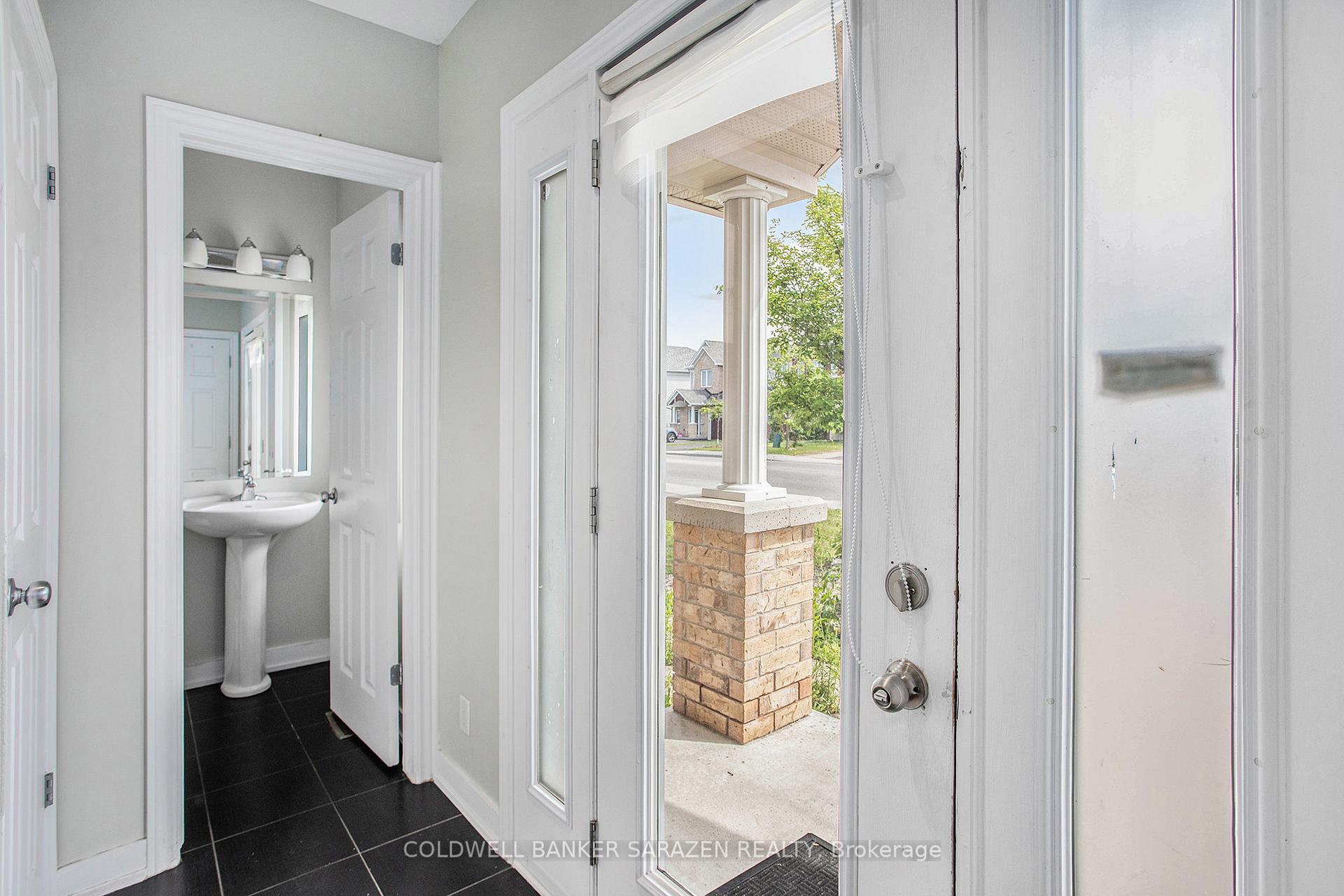 Photo 3 of 621 Clearbrook Drive, Ottawa, Barrhaven - Strandherd — HOMEH