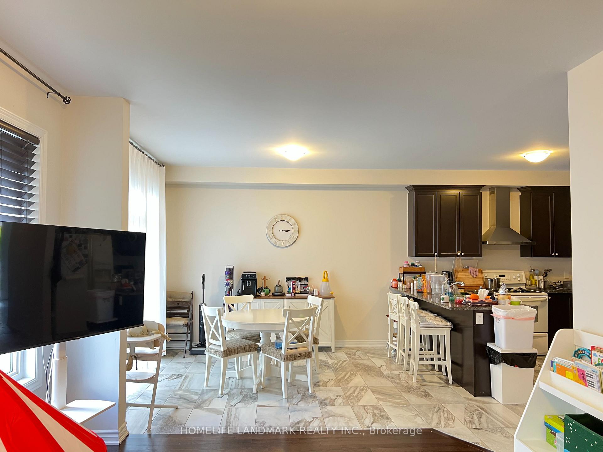 Photo 5 of 15 Schurman Street, Aurora, Rural Aurora — HOMEH