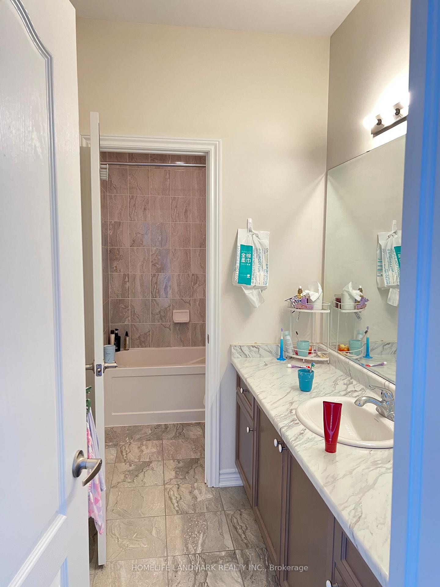 Photo 9 of 15 Schurman Street, Aurora, Rural Aurora — HOMEH