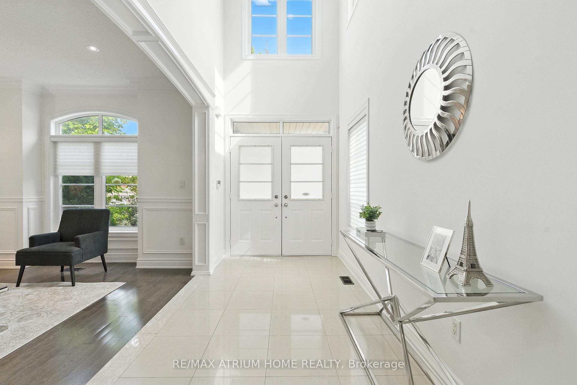 Photo 4 of 503 Summeridge Drive S, Vaughan, Patterson — HOMEH