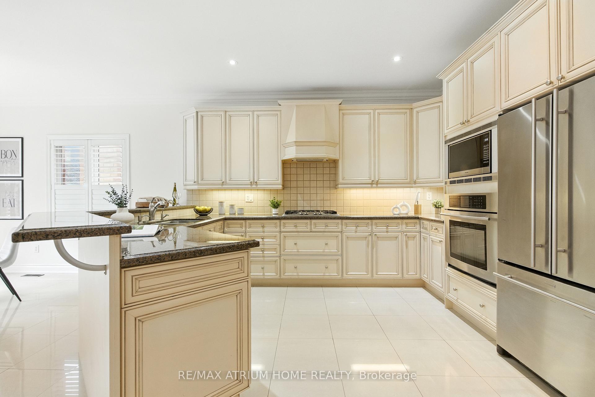 Photo 12 of 503 Summeridge Drive S, Vaughan, Patterson — HOMEH