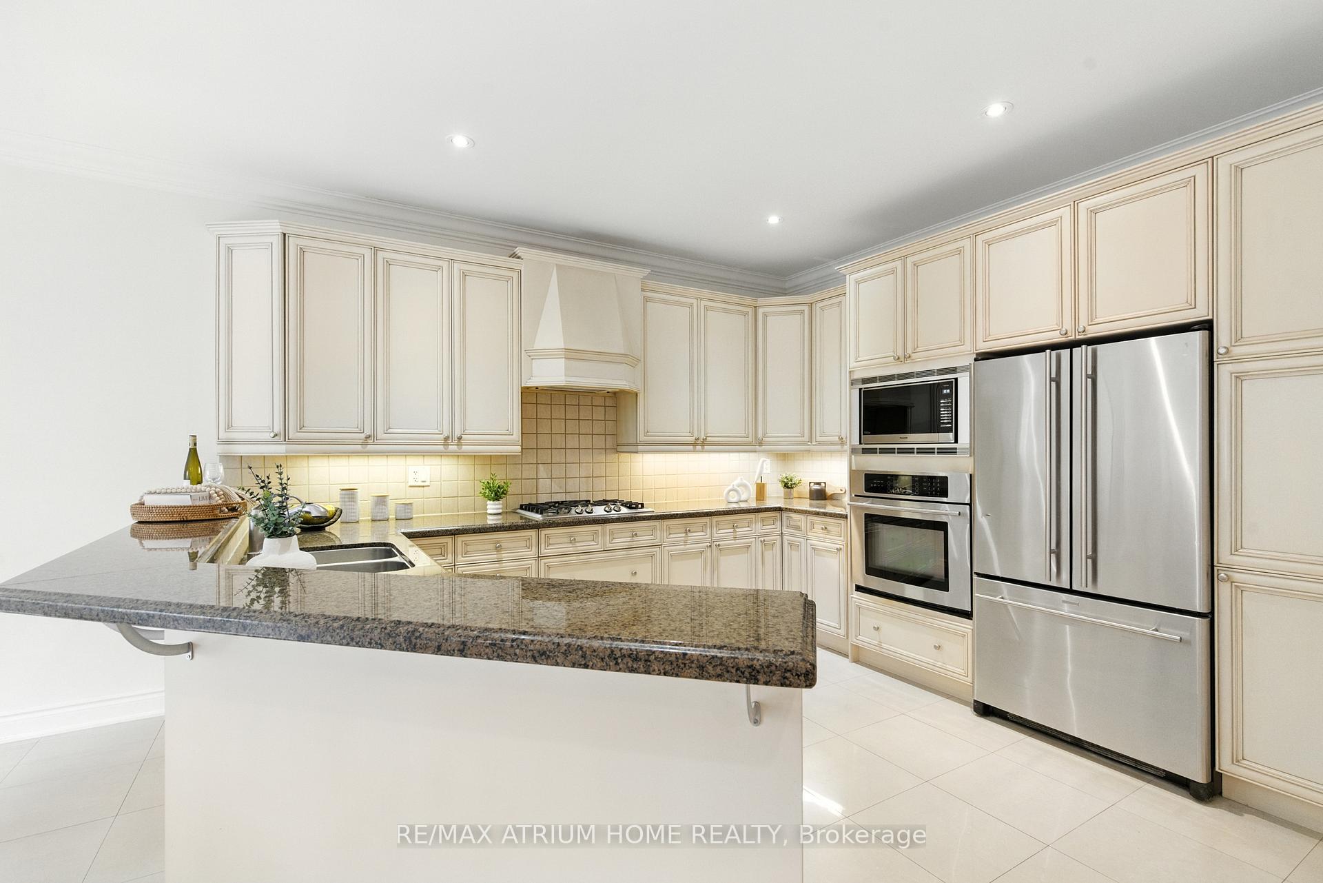 Photo 13 of 503 Summeridge Drive S, Vaughan, Patterson — HOMEH