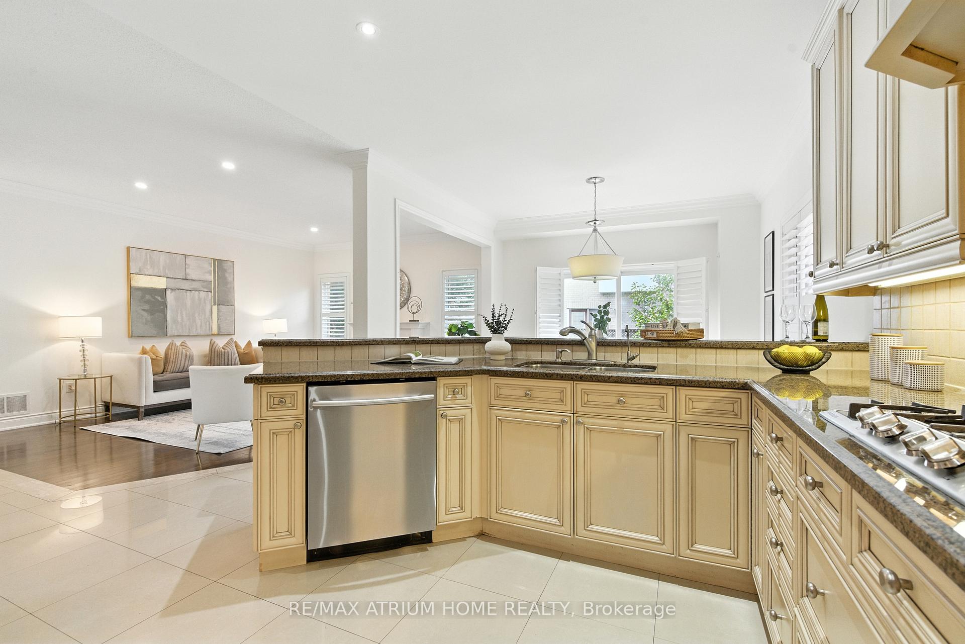 Photo 17 of 503 Summeridge Drive S, Vaughan, Patterson — HOMEH