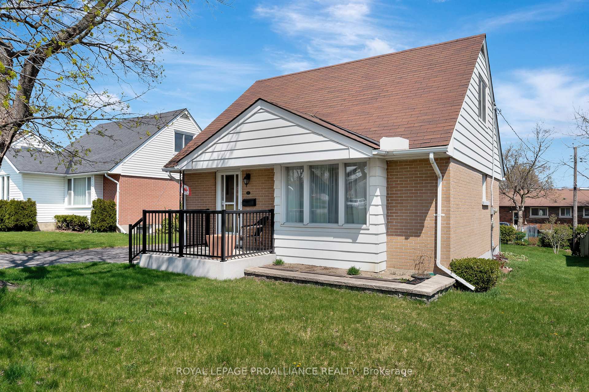 Photo 2 of 37 Fourth Avenue, Quinte West, Trenton Ward — HOMEH