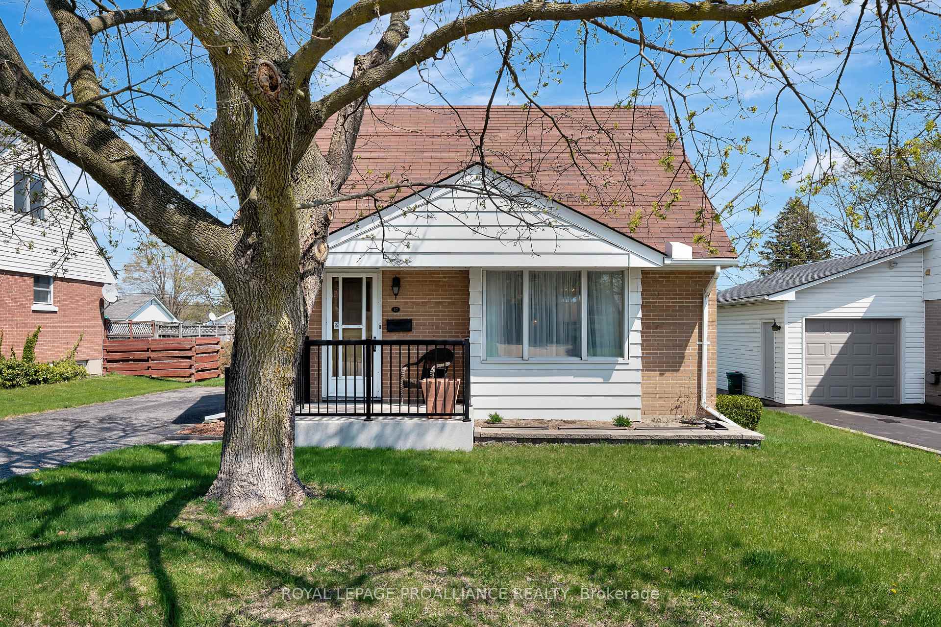 Photo 3 of 37 Fourth Avenue, Quinte West, Trenton Ward — HOMEH