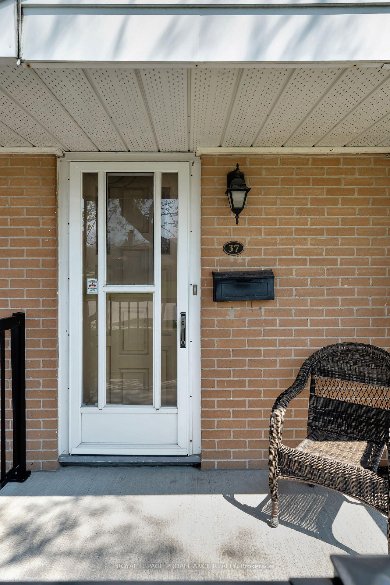 Photo 5 of 37 Fourth Avenue, Quinte West, Trenton Ward — HOMEH