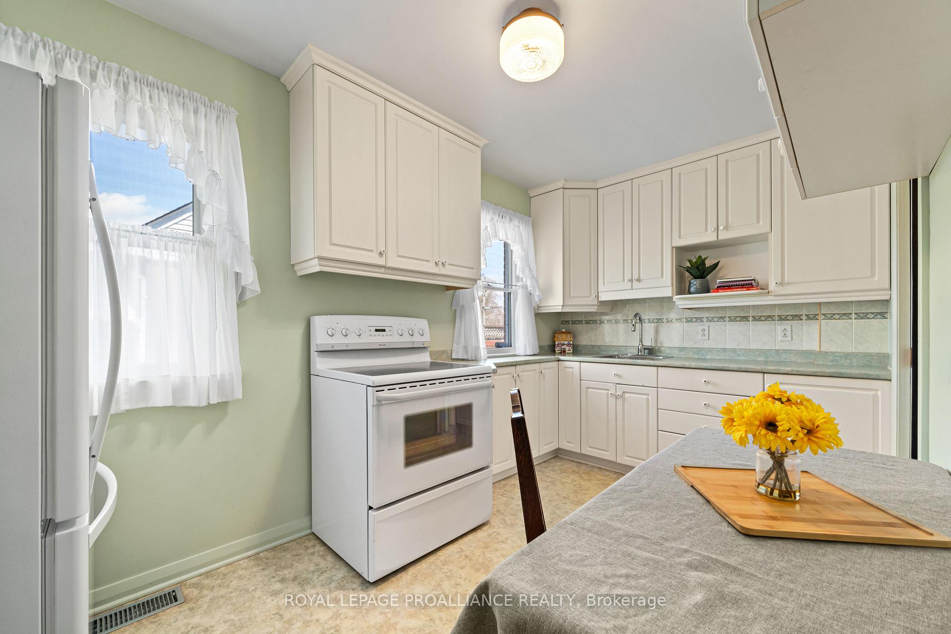 Photo 14 of 37 Fourth Avenue, Quinte West, Trenton Ward — HOMEH