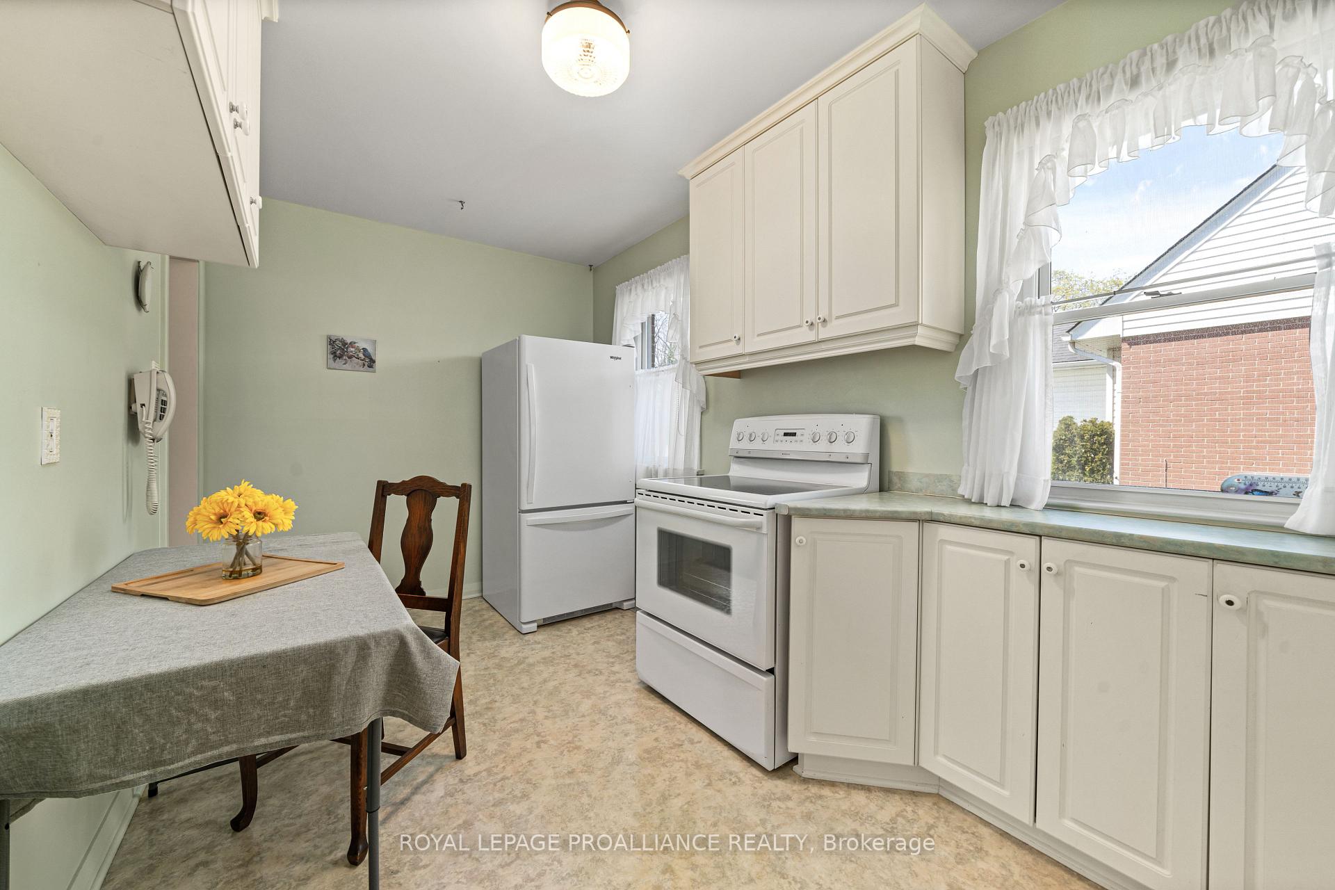 Photo 17 of 37 Fourth Avenue, Quinte West, Trenton Ward — HOMEH