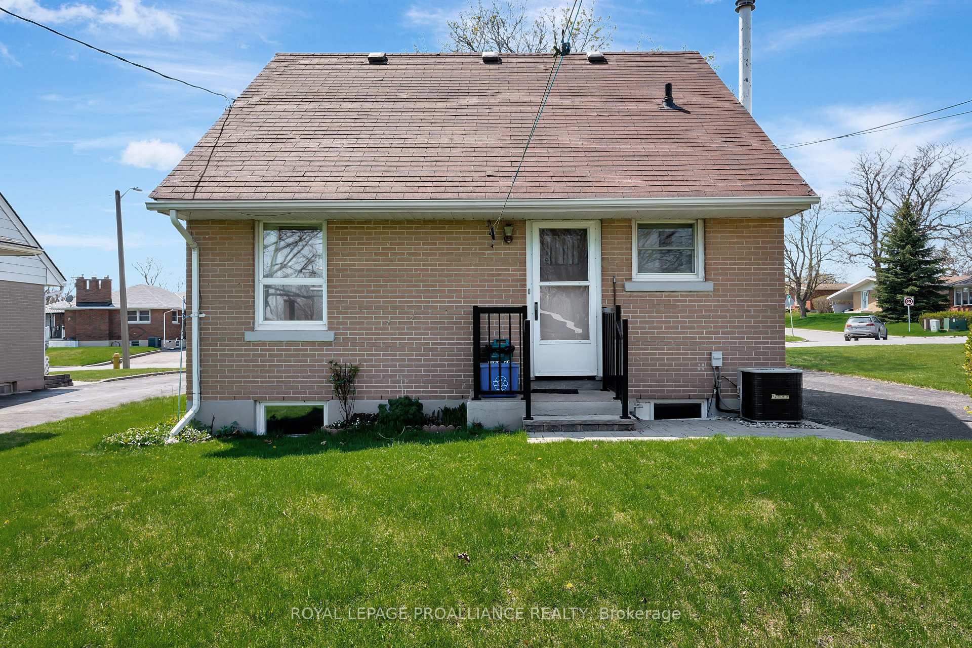Photo 32 of 37 Fourth Avenue, Quinte West, Trenton Ward — HOMEH