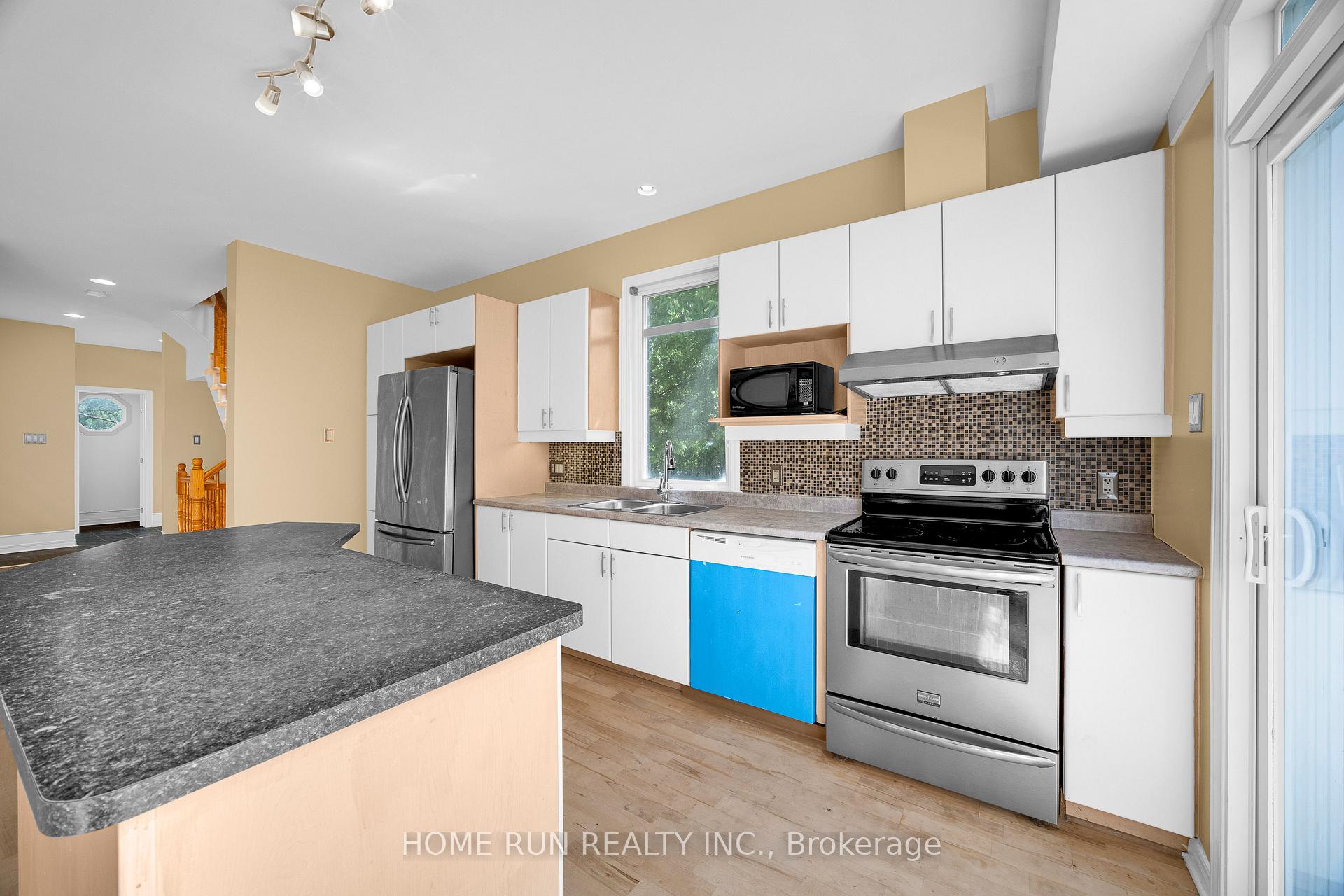 Photo 17 of 310 Parkin Circle, Ottawa, Blossom Park/Kemp Park/Findlay Creek — HOMEH