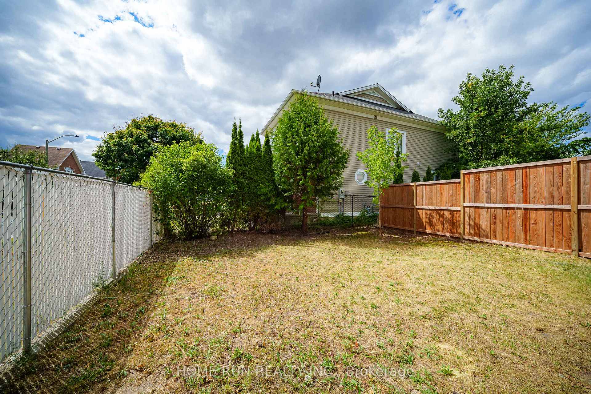 Photo 21 of 310 Parkin Circle, Ottawa, Blossom Park/Kemp Park/Findlay Creek — HOMEH