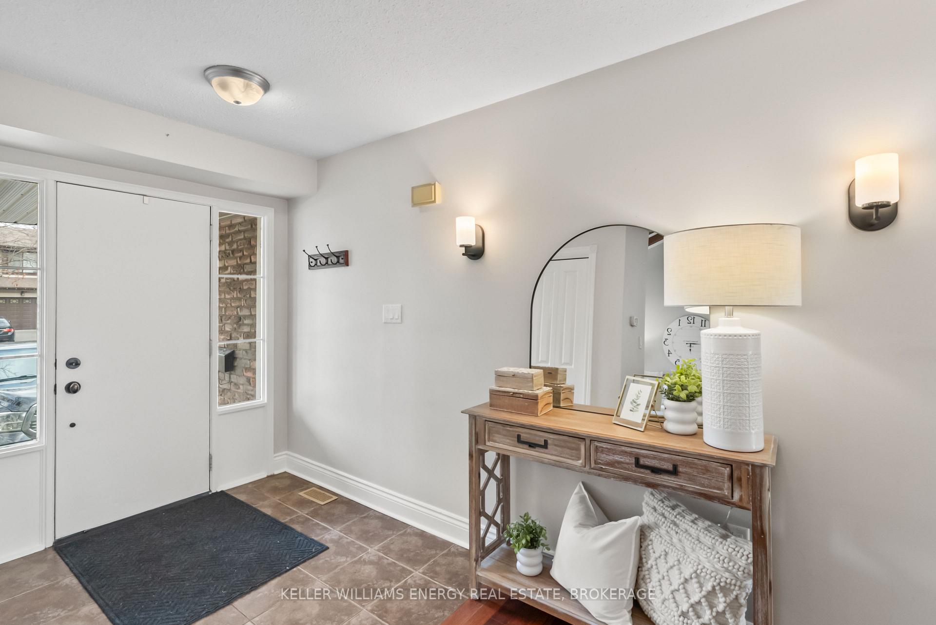 Photo 2 of 1802 Bronte Square, Pickering, Liverpool — HOMEH