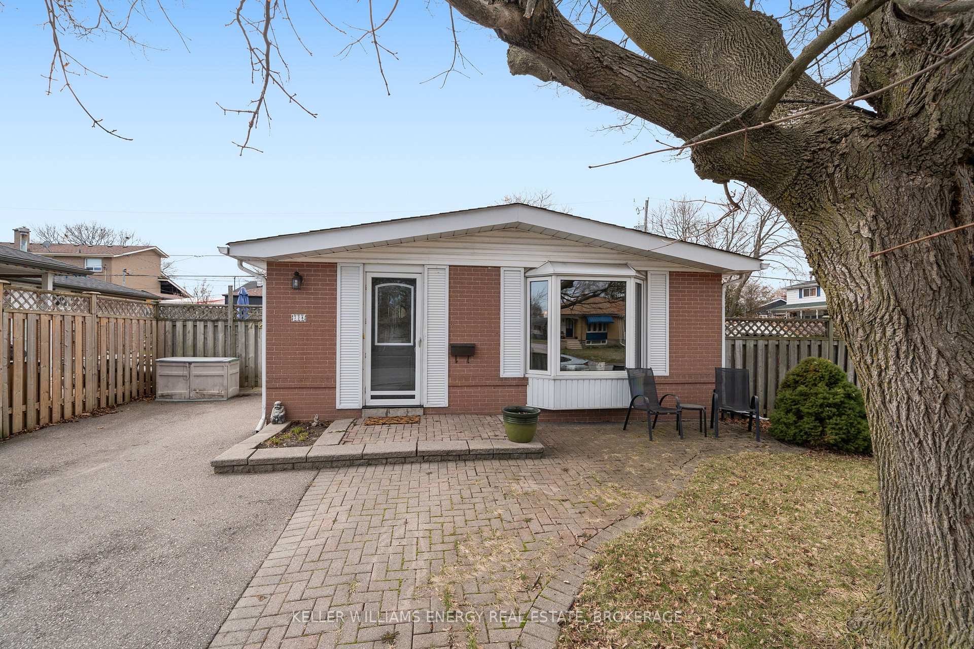 Front of 728 Annland Street