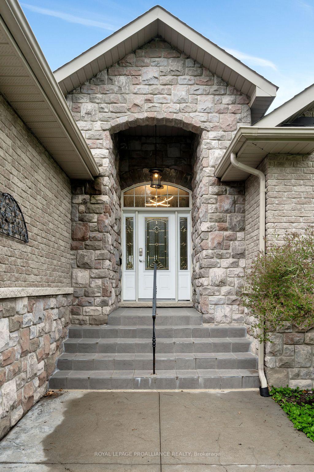 Photo 5 of 147 Riverside Parkway, Quinte West, Frankford Ward — HOMEH