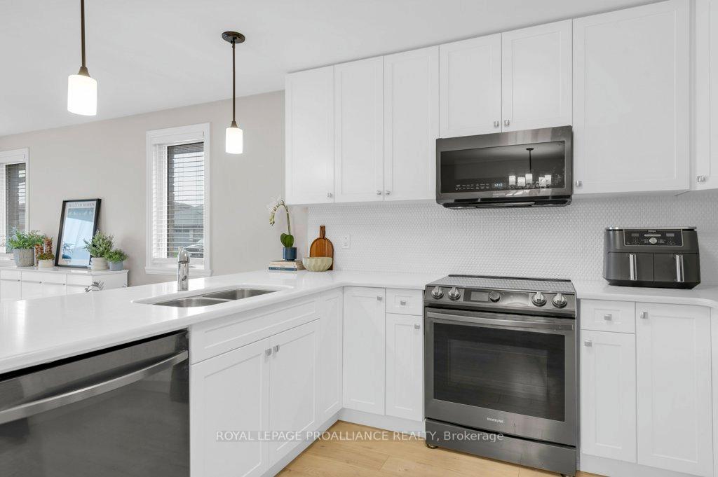Photo 10 of 20 Cattail Crescent, Quinte West, Murray Ward — HOMEH