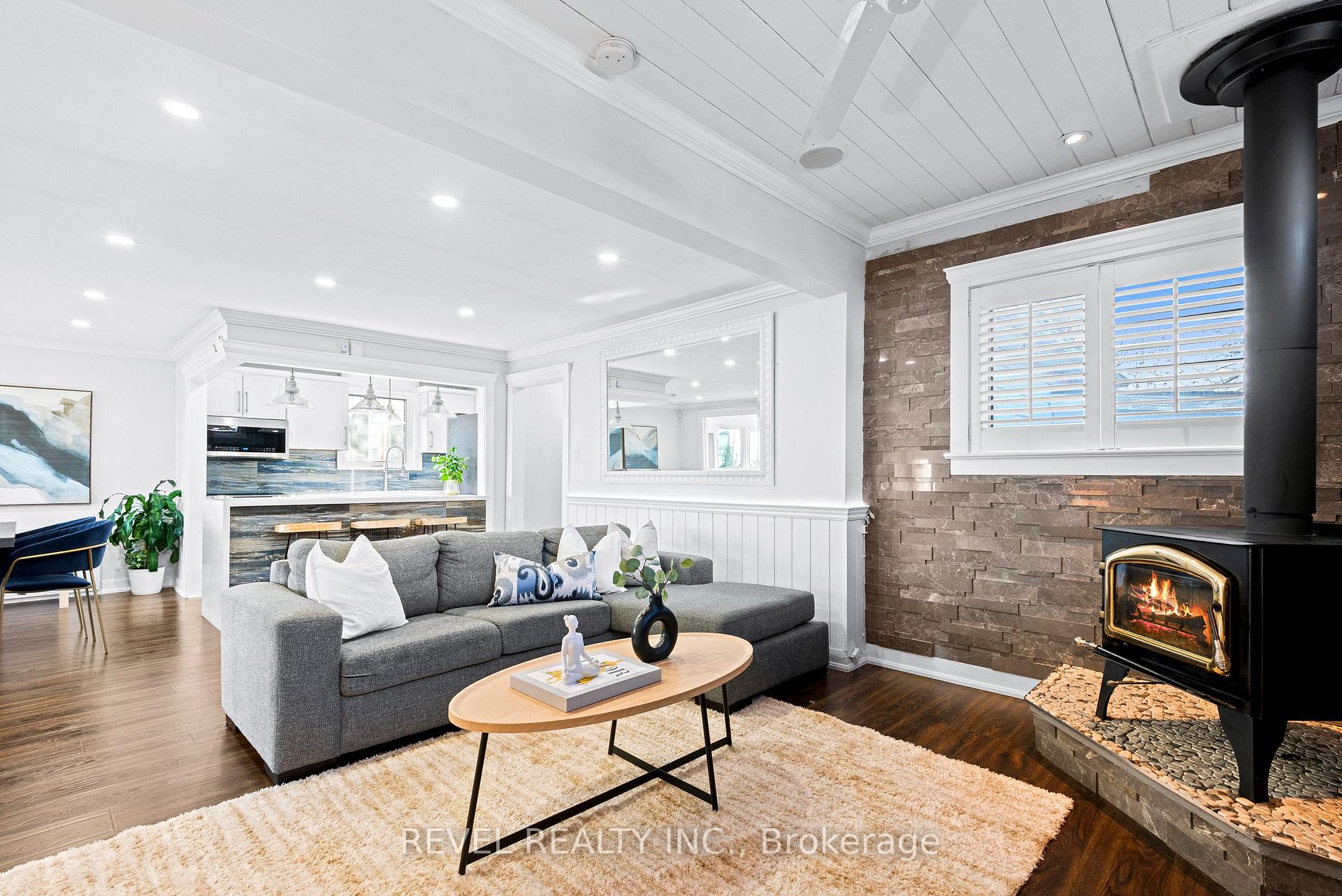 Photo 4 of 456 Crystal Beach Boulevard, Whitby, Whitby Industrial — HOMEH