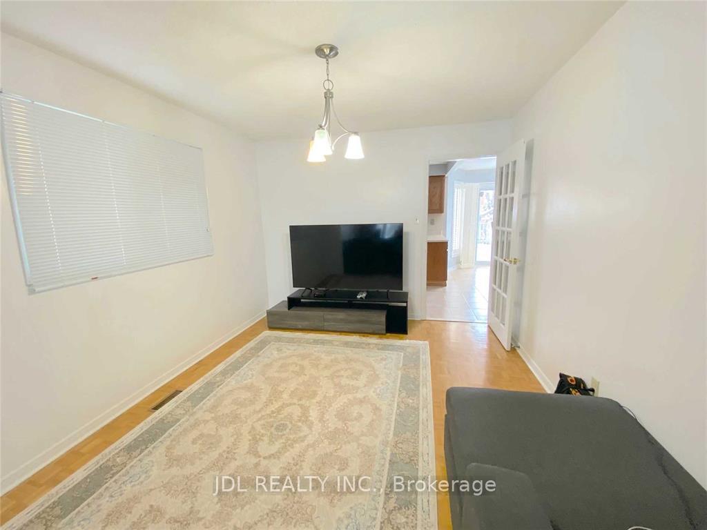 Photo 5 of 35 Foxhill Drive, Vaughan, Maple — HOMEH