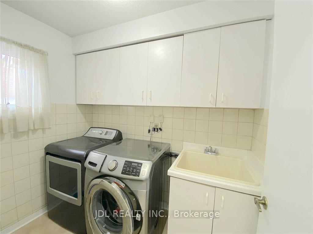 Photo 8 of 35 Foxhill Drive, Vaughan, Maple — HOMEH