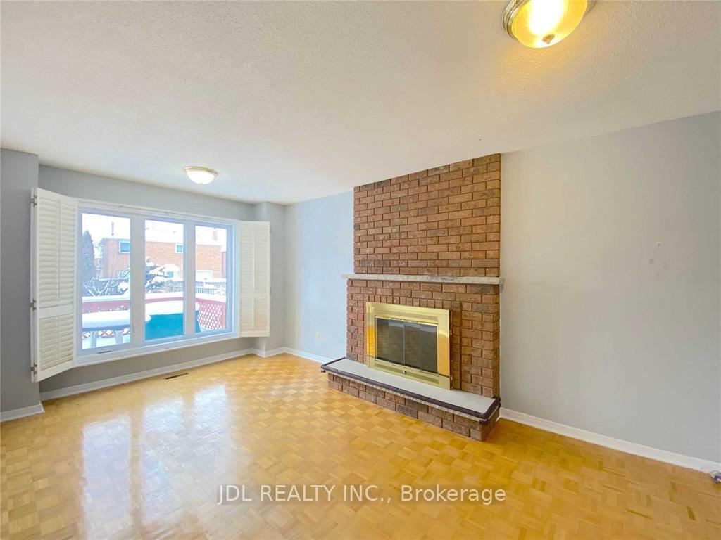 Photo 9 of 35 Foxhill Drive, Vaughan, Maple — HOMEH