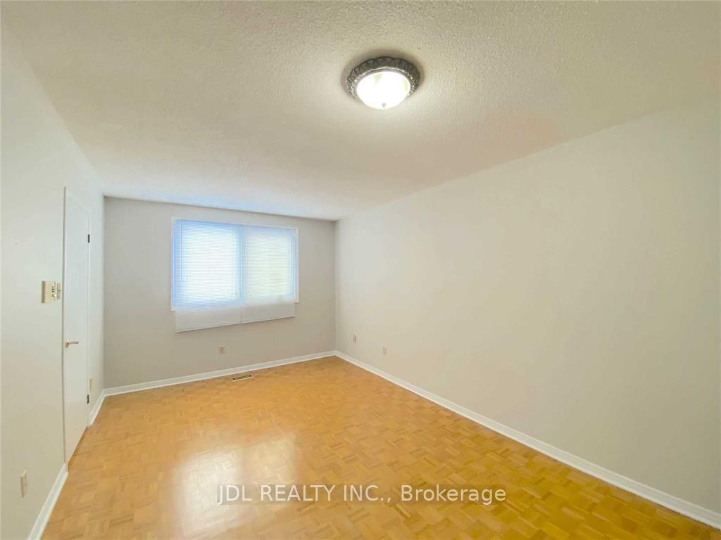 Photo 12 of 35 Foxhill Drive, Vaughan, Maple — HOMEH