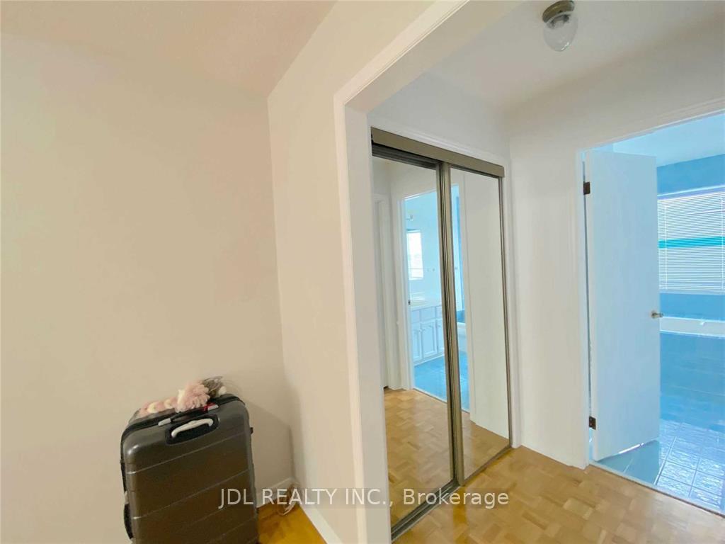 Photo 14 of 35 Foxhill Drive, Vaughan, Maple — HOMEH