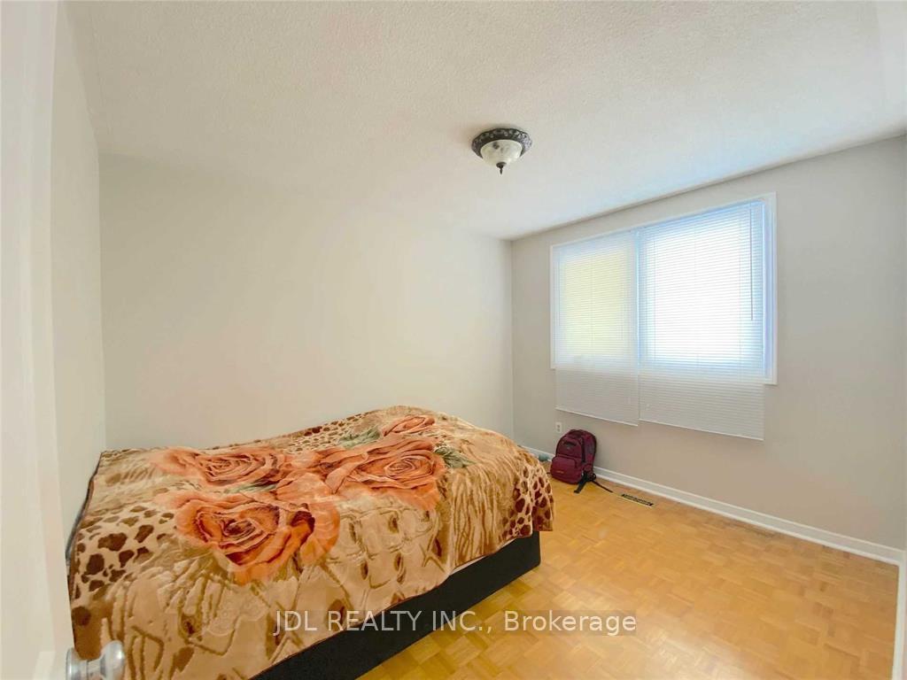 Photo 17 of 35 Foxhill Drive, Vaughan, Maple — HOMEH