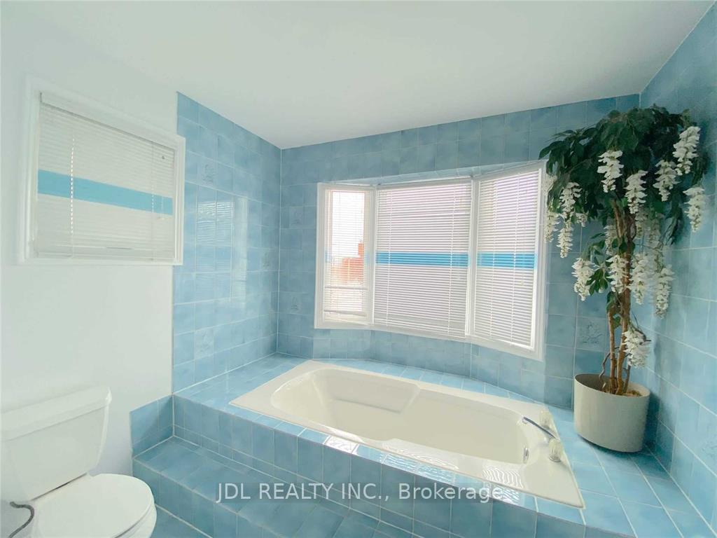 Photo 20 of 35 Foxhill Drive, Vaughan, Maple — HOMEH