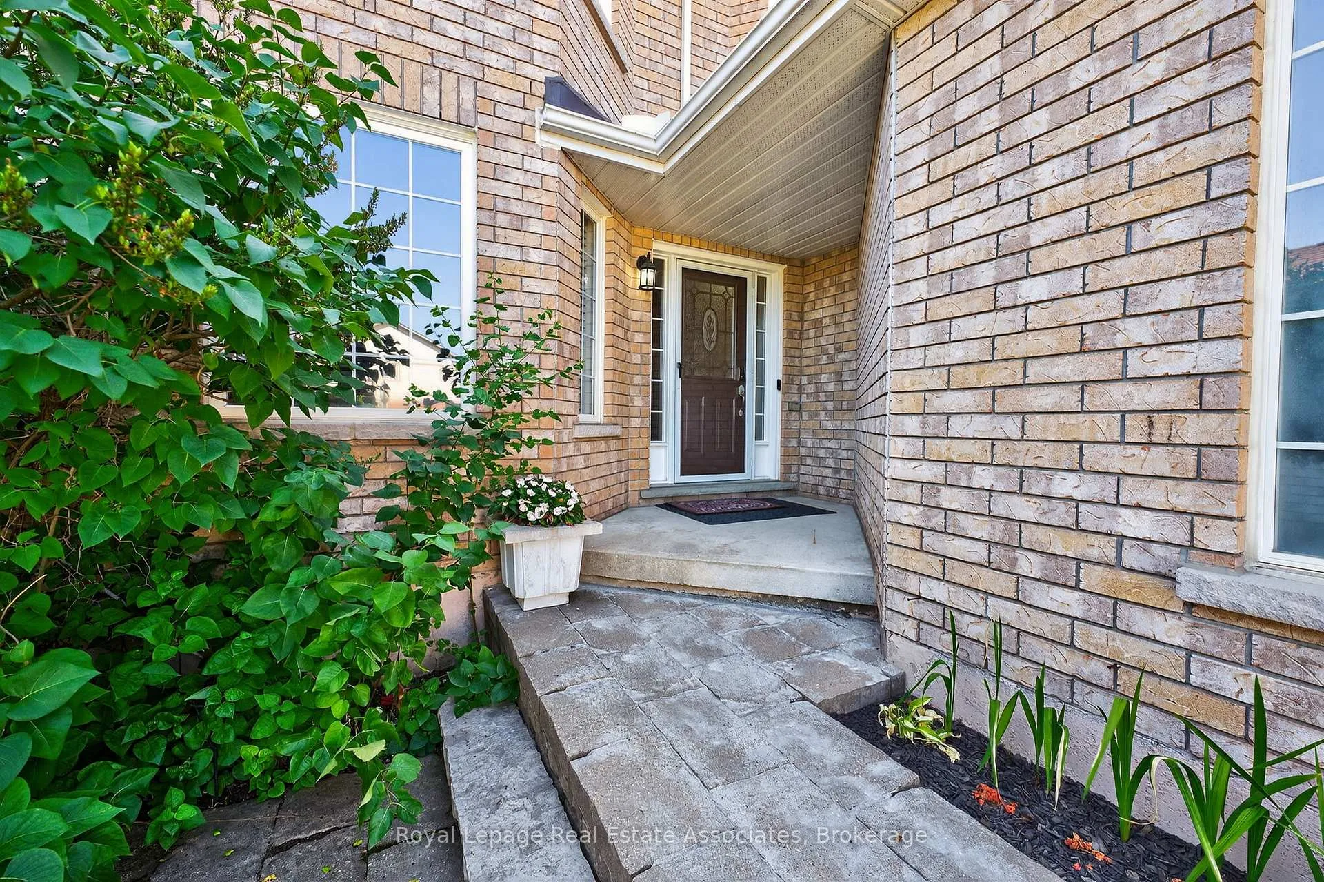 Photo 2 of 56 Bird Street, Barrie, Edgehill Drive — HOMEH