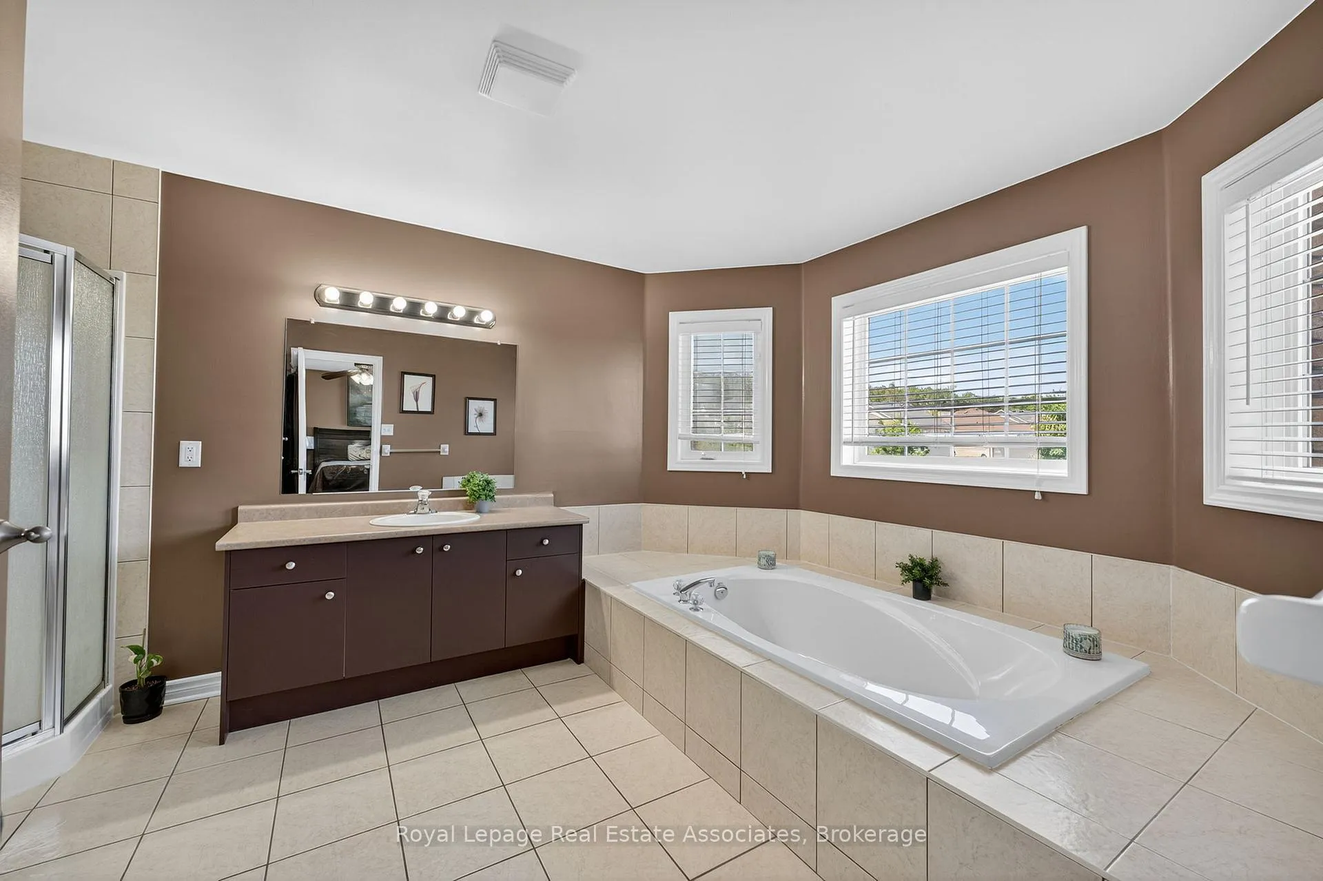 Photo 16 of 56 Bird Street, Barrie, Edgehill Drive — HOMEH