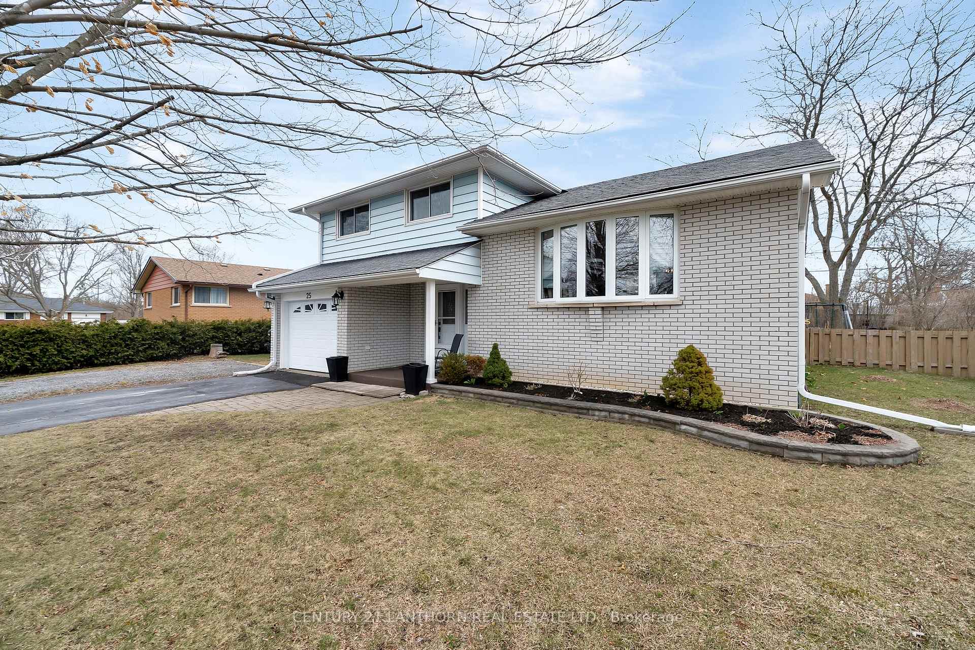 Photo 3 of 25 Sidney Crescent, Quinte West, Sidney Ward — HOMEH