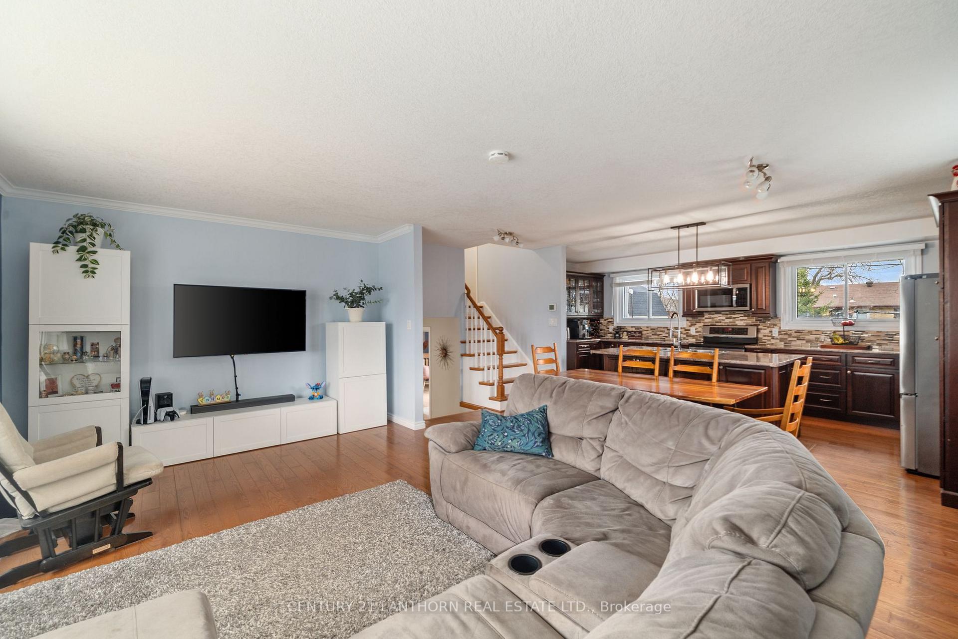 Photo 12 of 25 Sidney Crescent, Quinte West, Sidney Ward — HOMEH