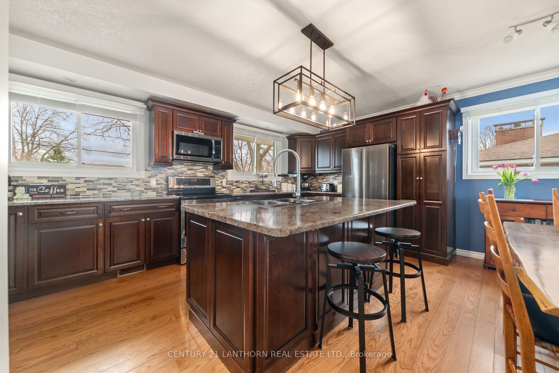 Photo 15 of 25 Sidney Crescent, Quinte West, Sidney Ward — HOMEH