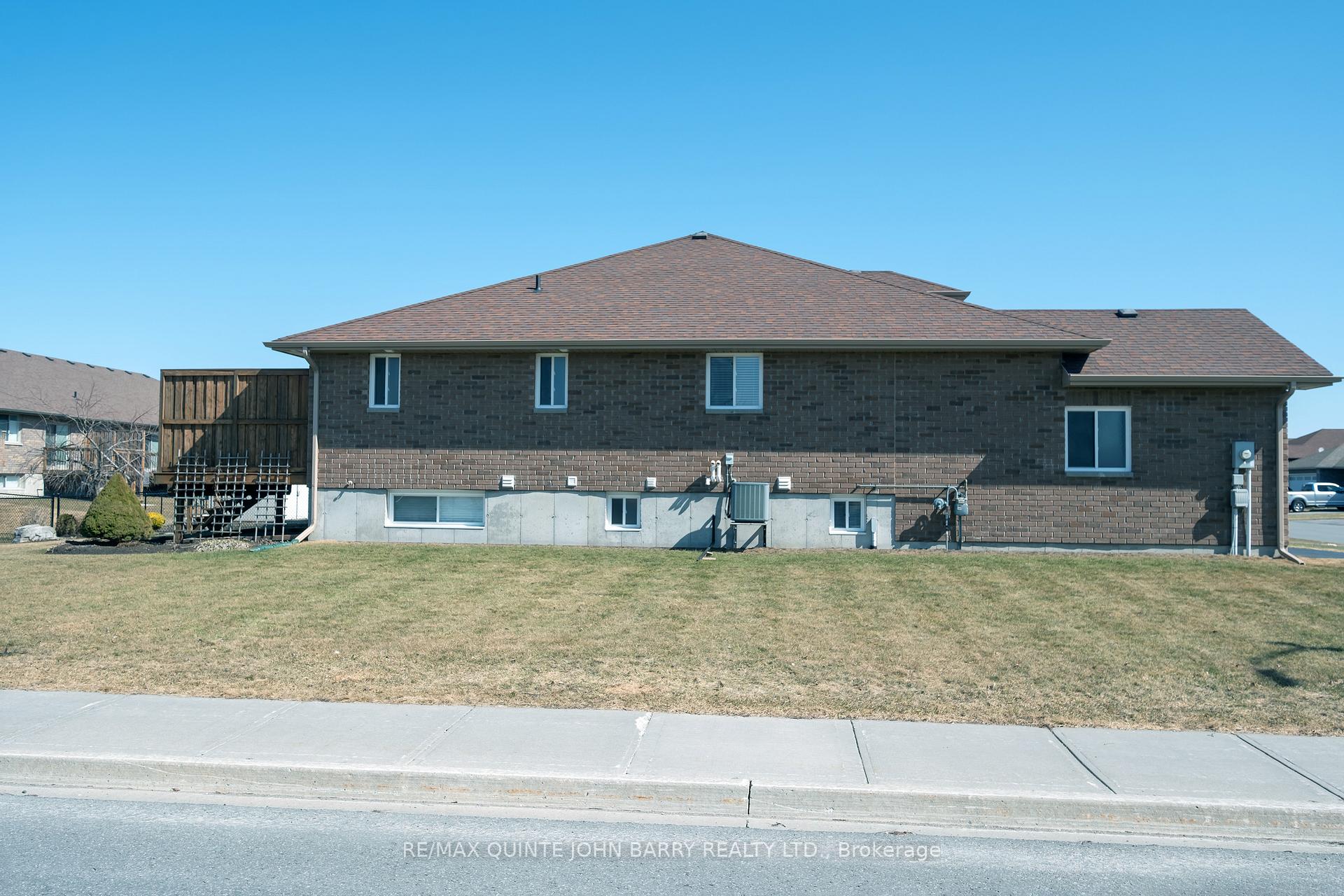 Photo 4 of 1 McIntosh Crescent, Quinte West, Murray Ward — HOMEH
