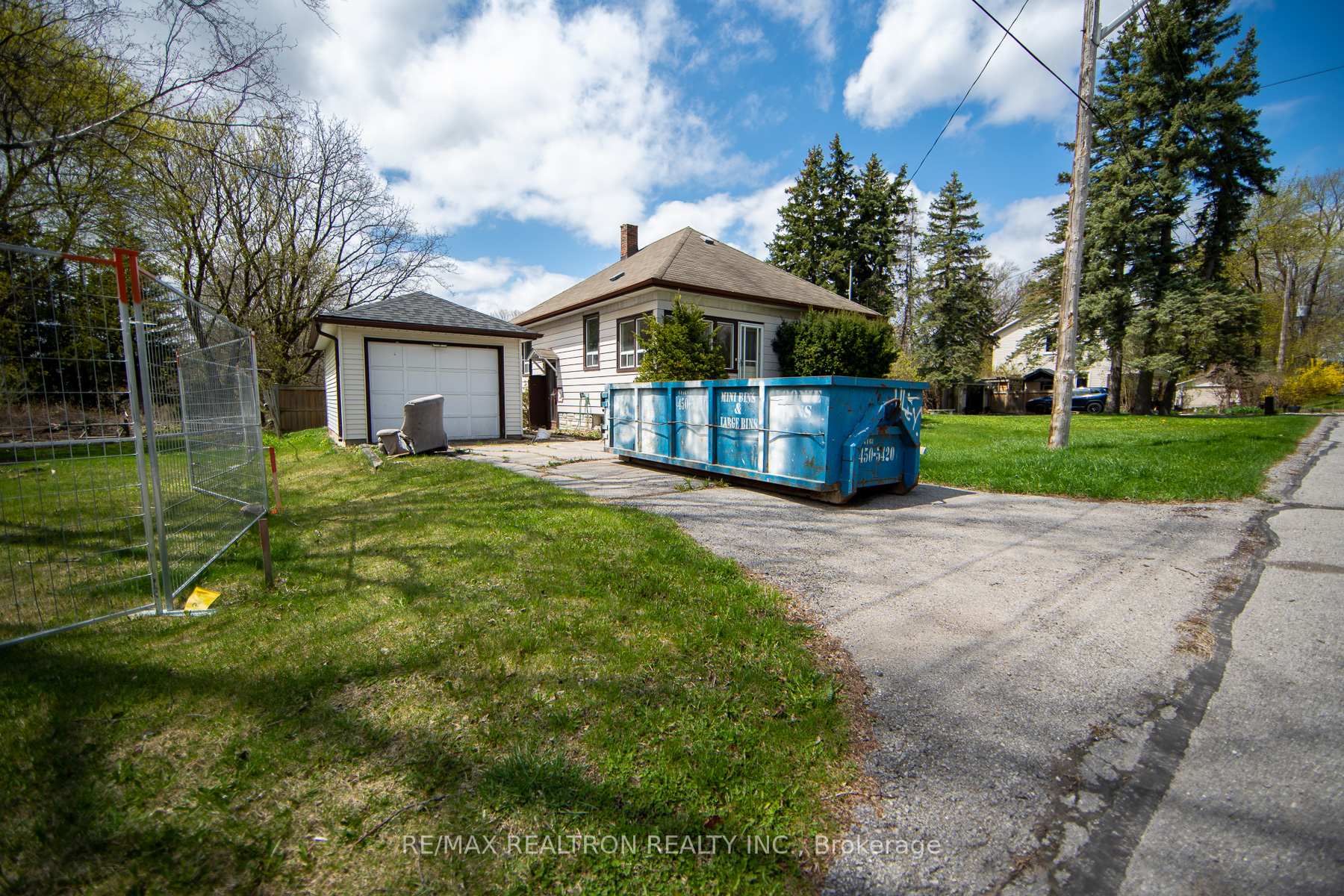 Photo 6 of 82 Bagot Street, Whitby, Brooklin — HOMEH
