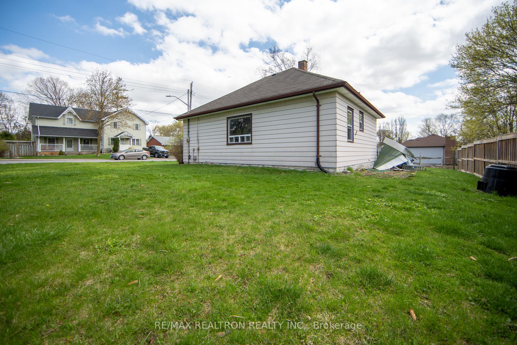 Photo 7 of 82 Bagot Street, Whitby, Brooklin — HOMEH