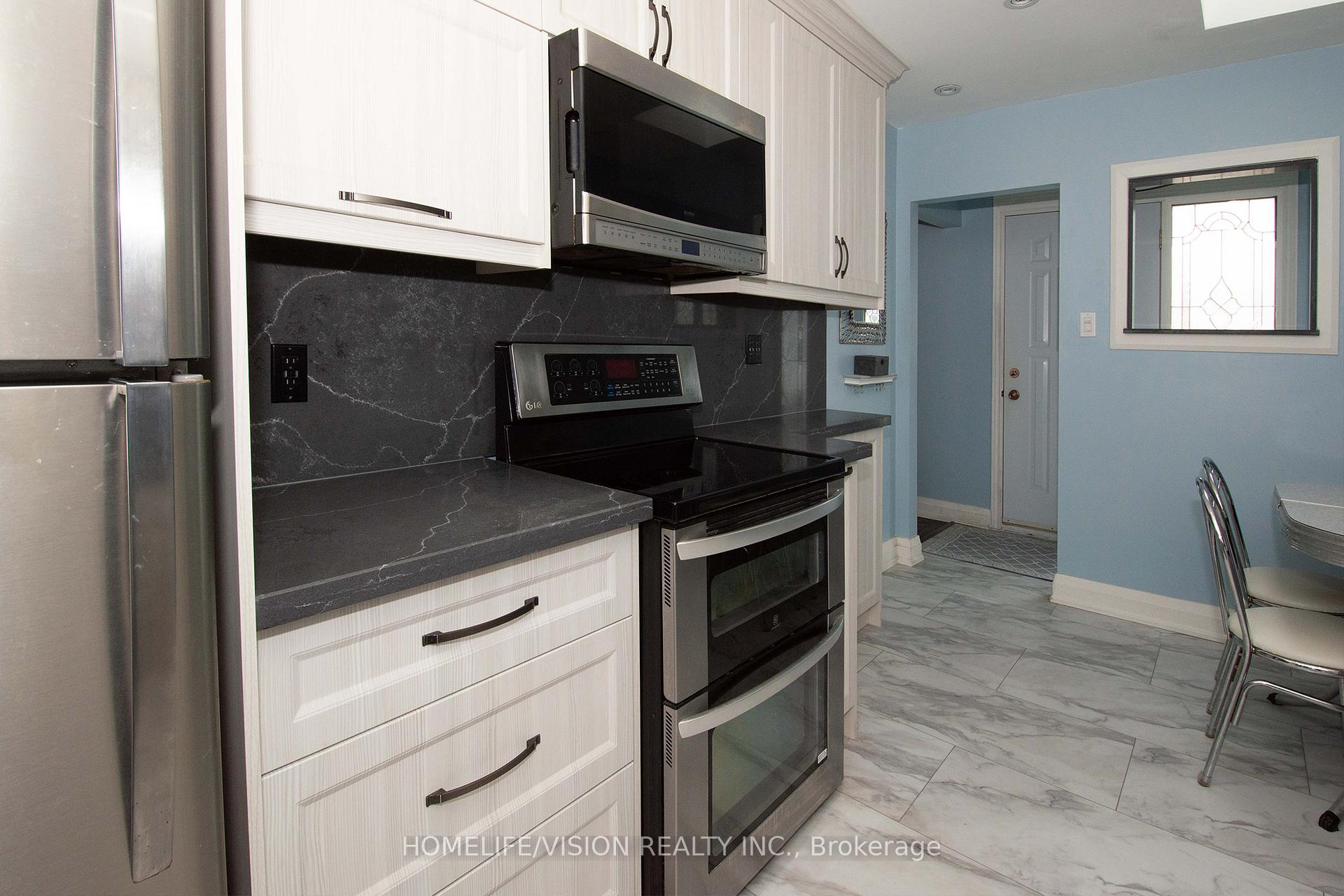 Photo 4 of 843 Sanok Drive, Pickering, West Shore — HOMEH