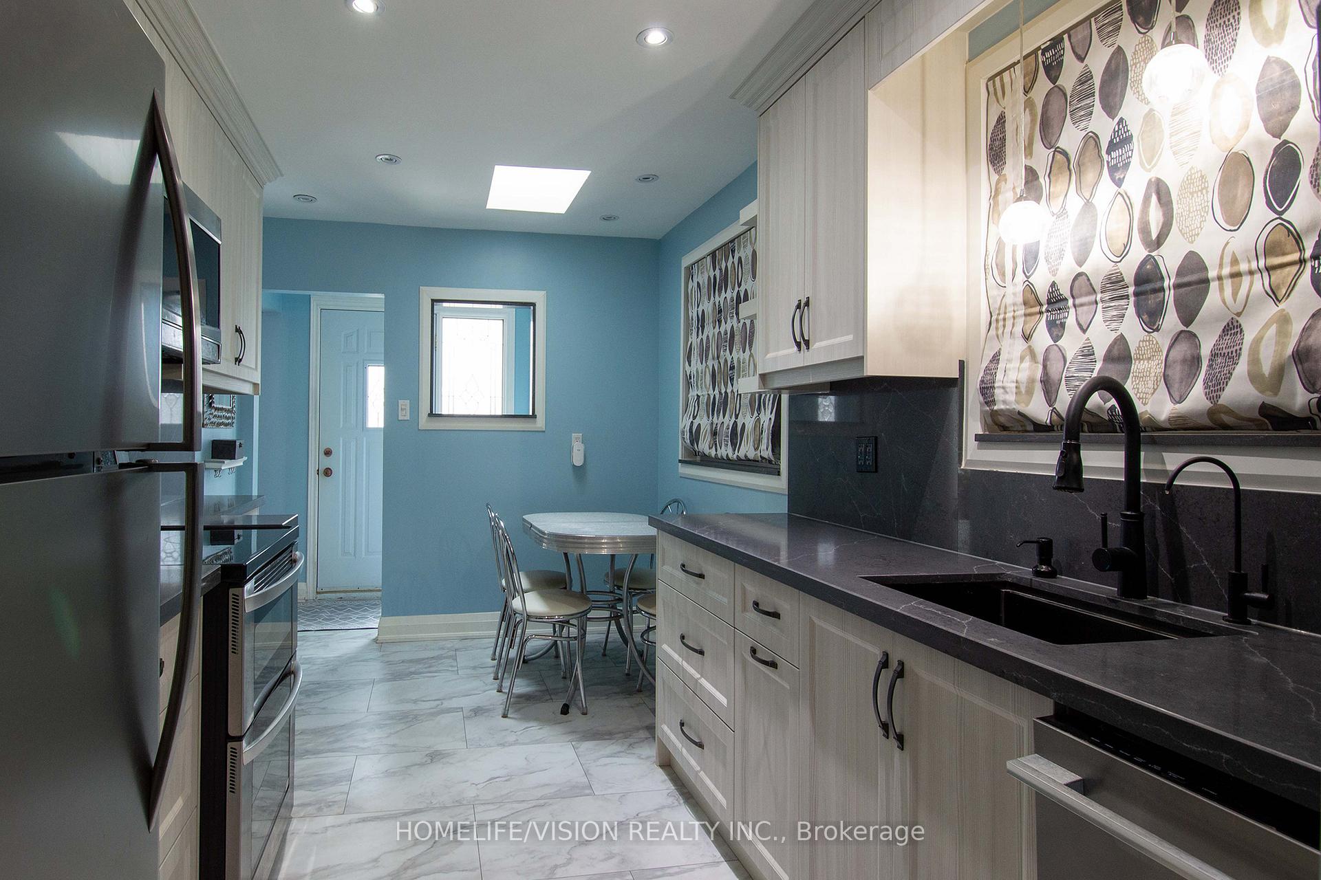 Photo 5 of 843 Sanok Drive, Pickering, West Shore — HOMEH