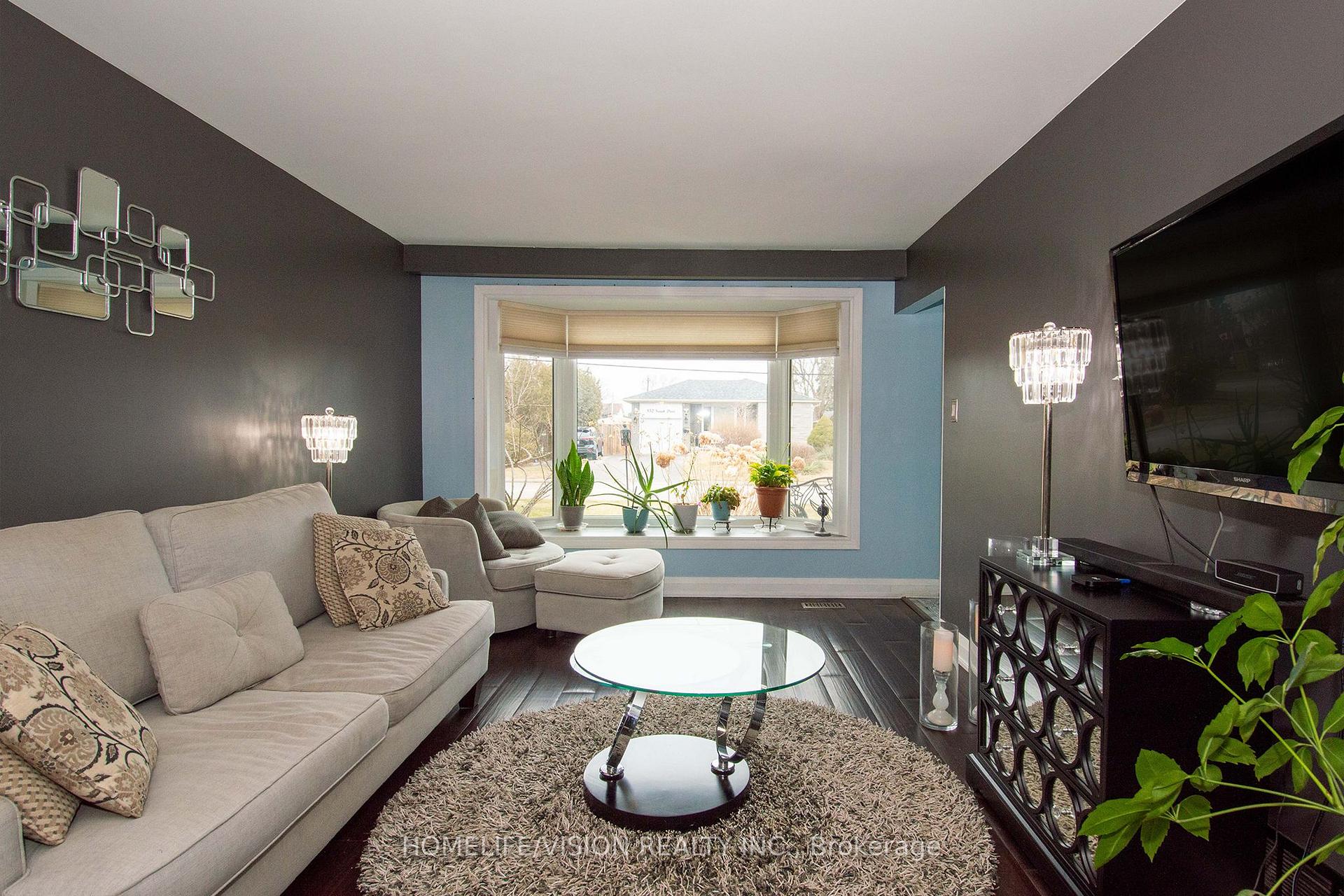 Photo 10 of 843 Sanok Drive, Pickering, West Shore — HOMEH