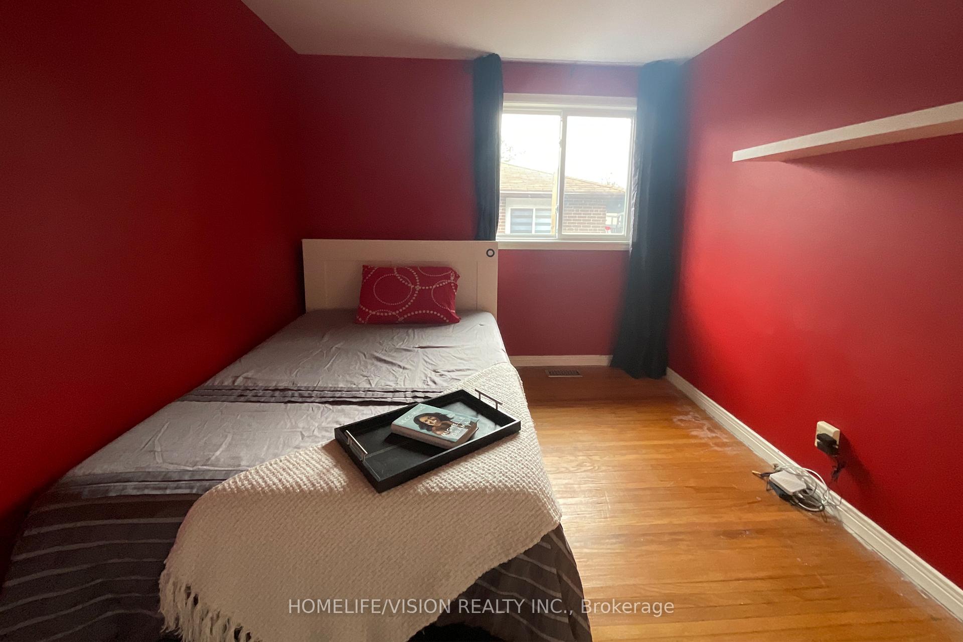 Photo 18 of 843 Sanok Drive, Pickering, West Shore — HOMEH