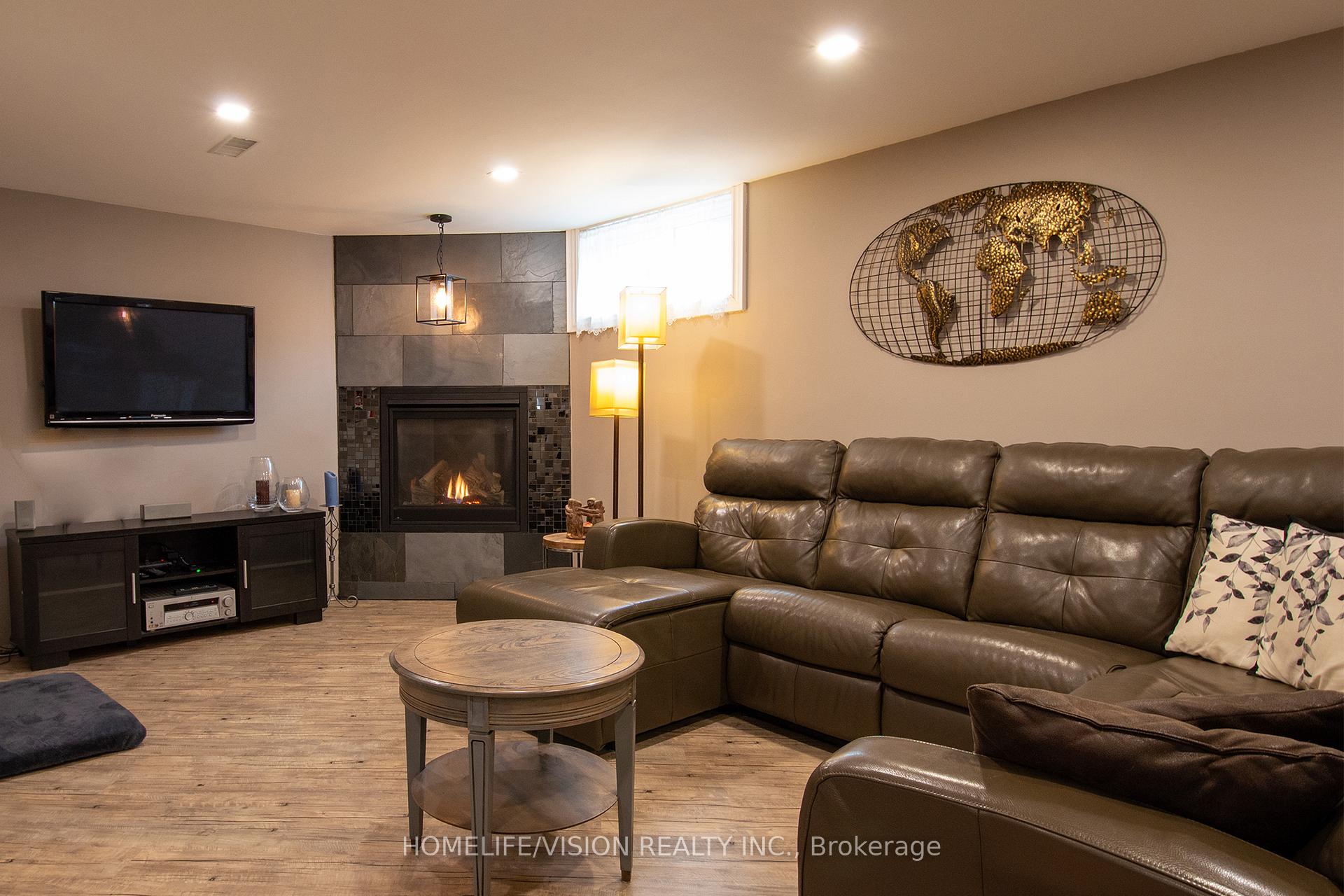 Photo 23 of 843 Sanok Drive, Pickering, West Shore — HOMEH