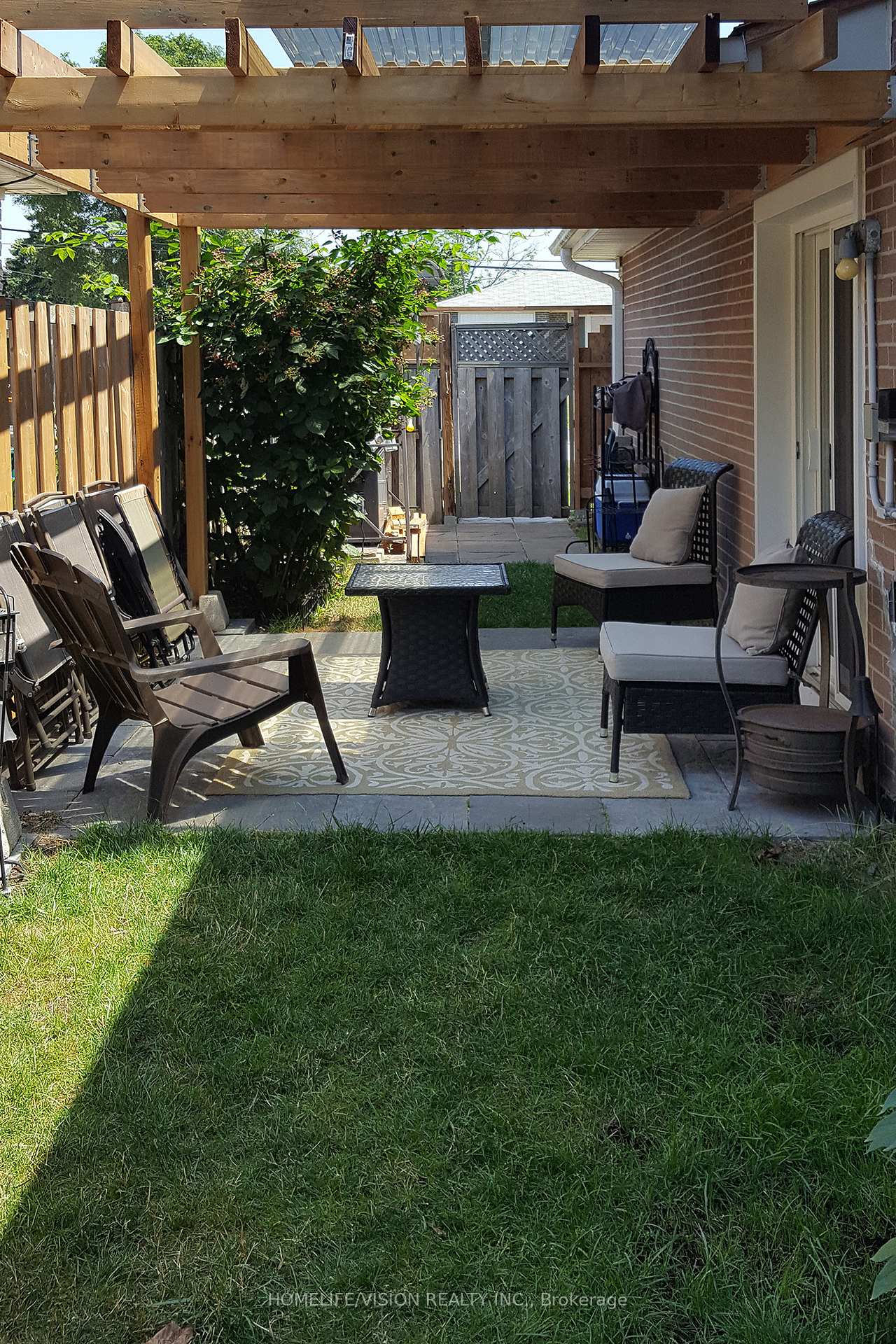 Photo 31 of 843 Sanok Drive, Pickering, West Shore — HOMEH