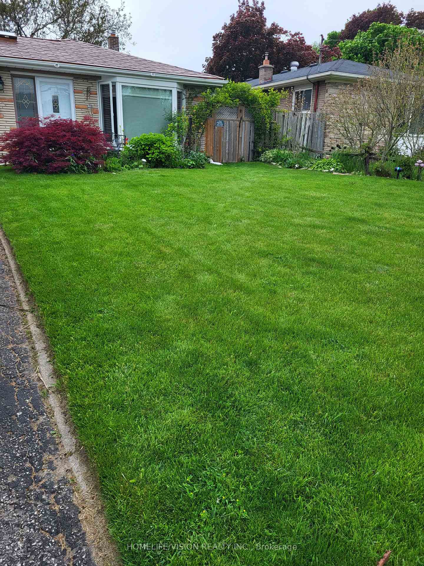 Photo 32 of 843 Sanok Drive, Pickering, West Shore — HOMEH