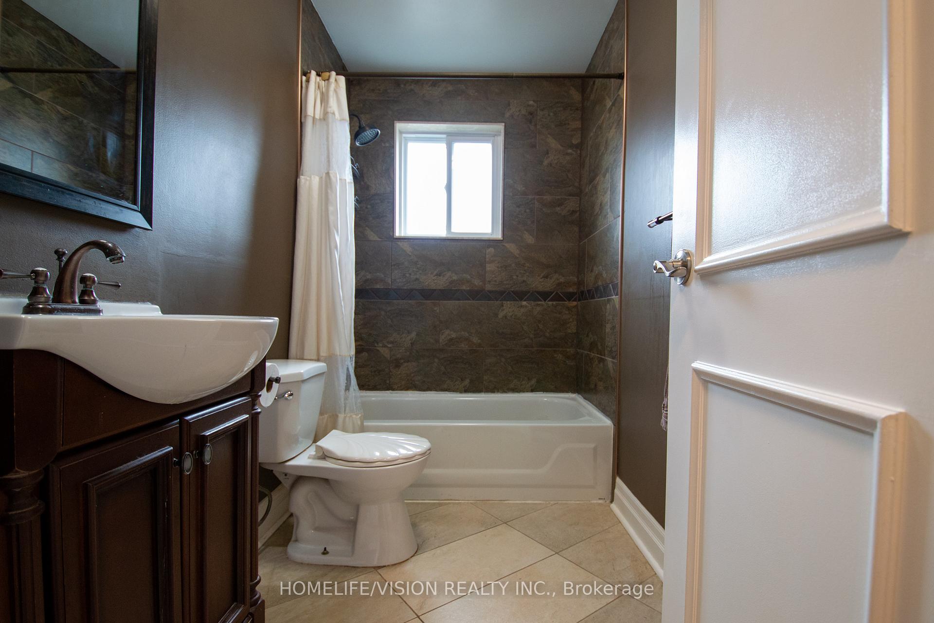 Photo 33 of 843 Sanok Drive, Pickering, West Shore — HOMEH