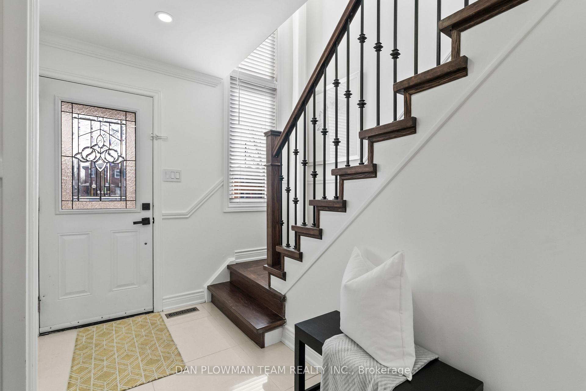 Photo 2 of 683 Foxwood Trail, Pickering, Amberlea — HOMEH