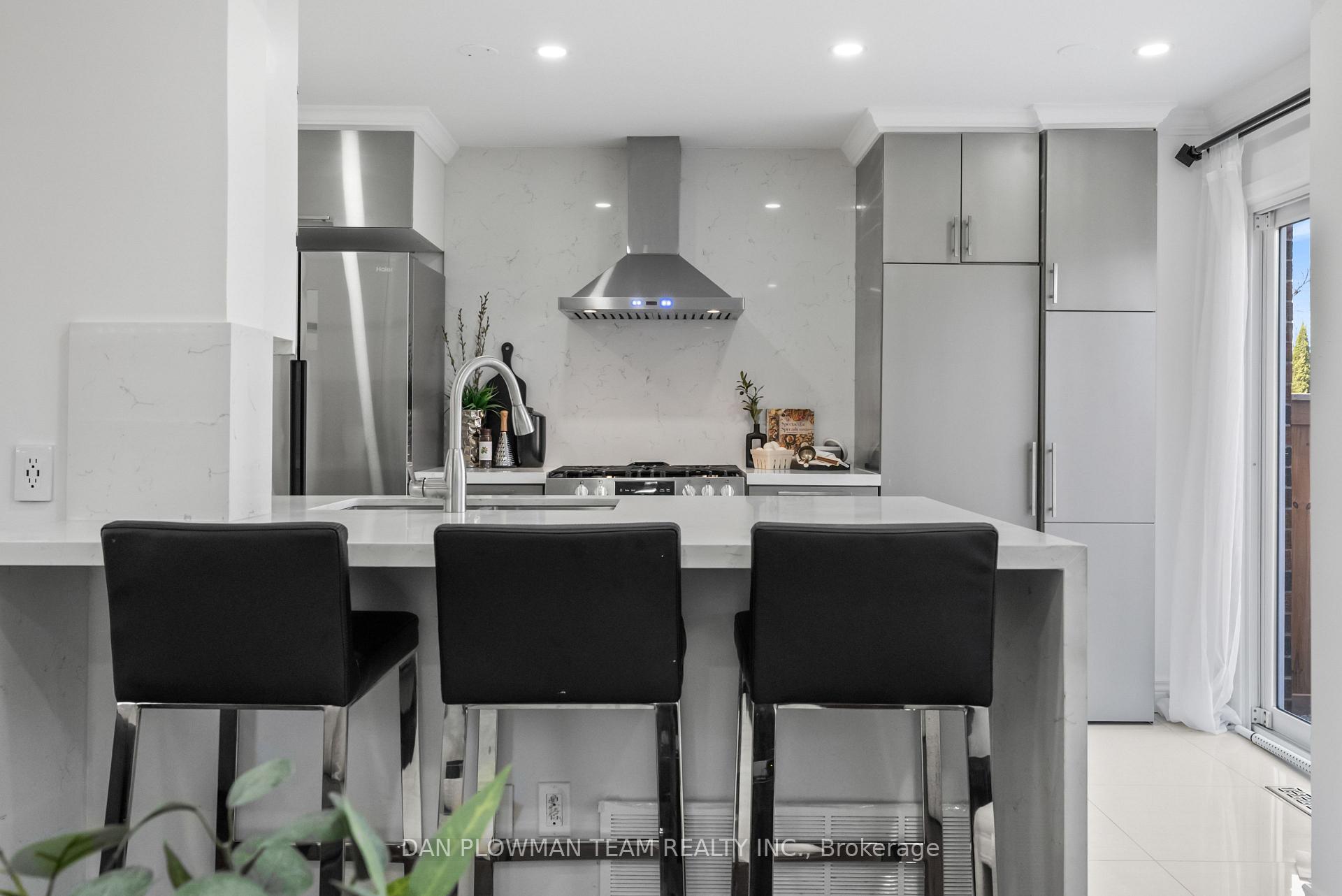 Photo 8 of 683 Foxwood Trail, Pickering, Amberlea — HOMEH