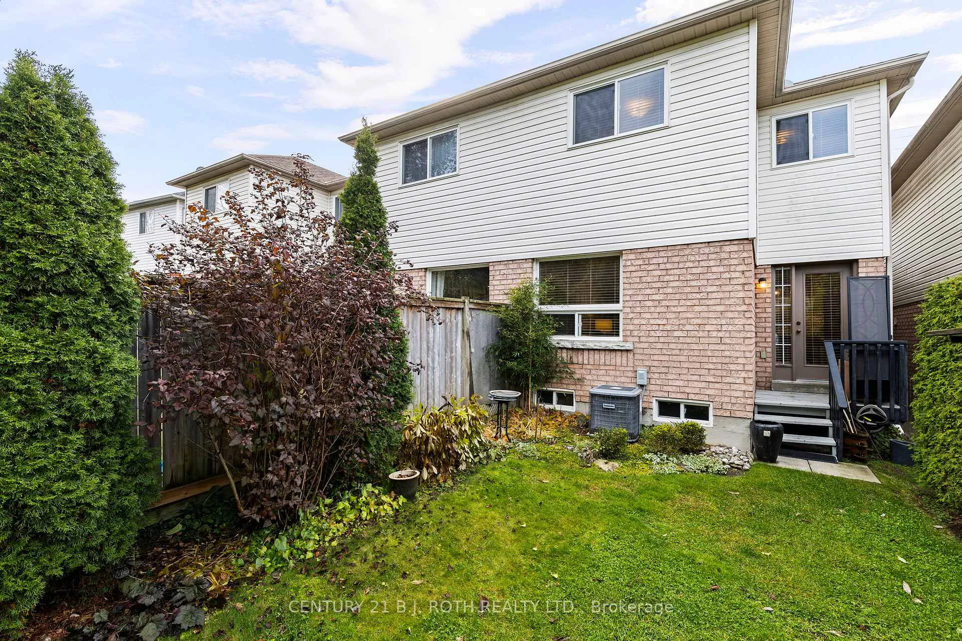 Photo 23 of 359 Ferndale Drive S, Barrie, Ardagh — HOMEH