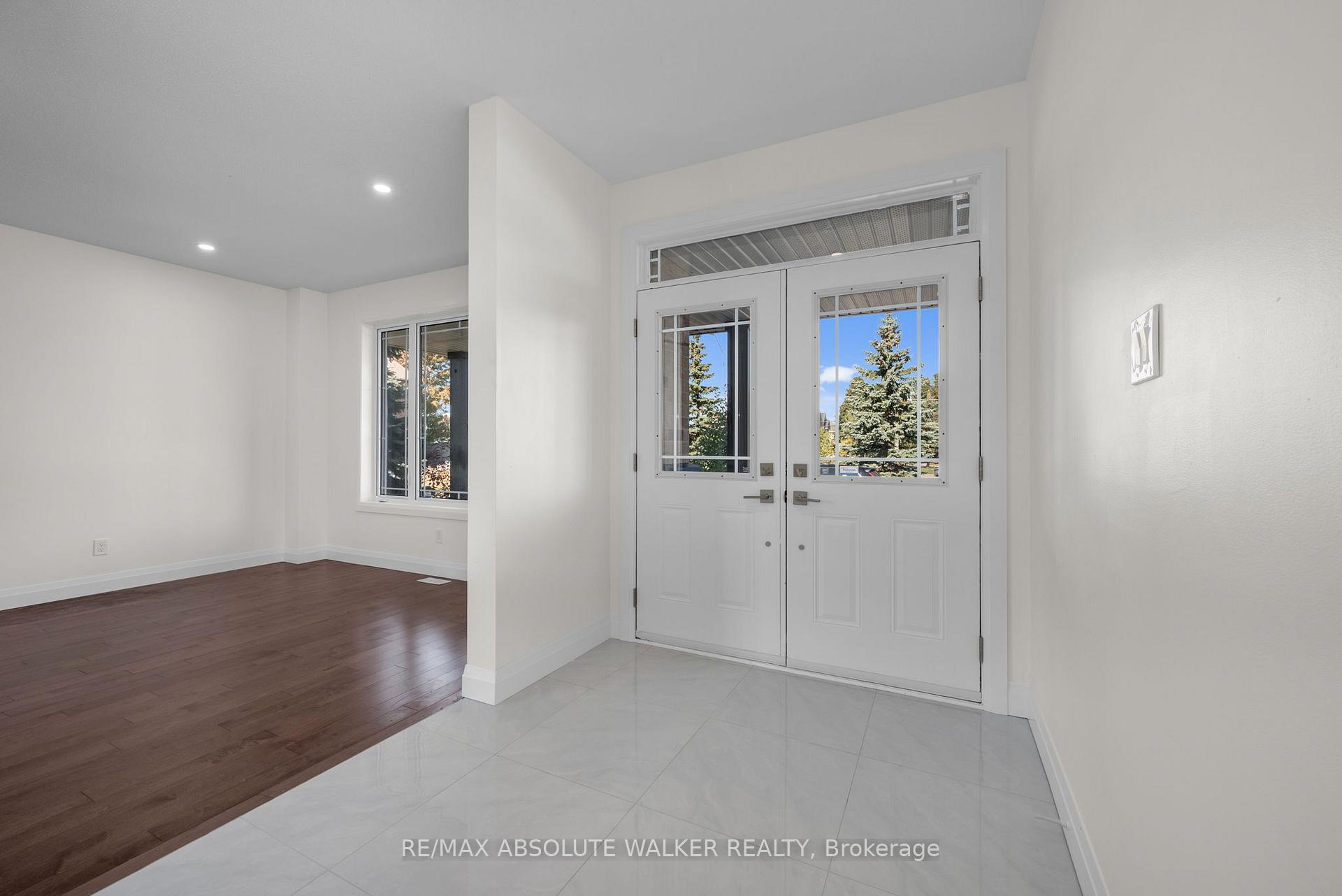 Photo 2 of 424 Nittany Crescent, Ottawa, Barrhaven - Strandherd — HOMEH