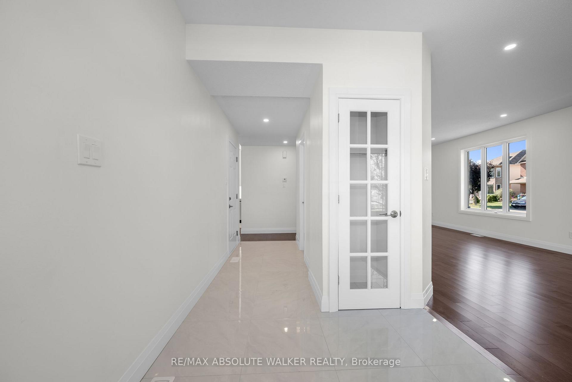Photo 4 of 424 Nittany Crescent, Ottawa, Barrhaven - Strandherd — HOMEH